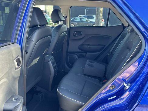 Used 2024 Hyundai Venue Limited image 25