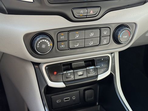 Used 2023 GMC Terrain SLE image 15