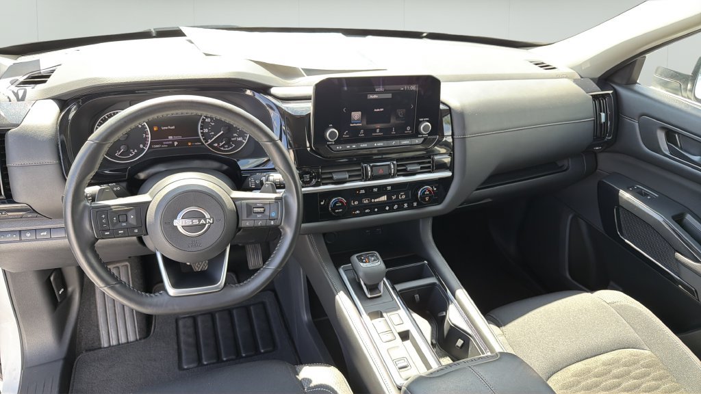Used 2025 Nissan Pathfinder SV FWD image 20