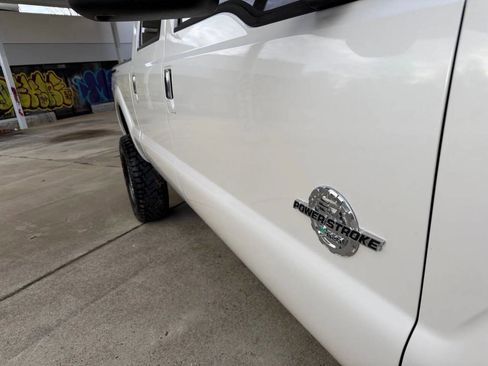 Used 2014 Ford F250 Platinum w/ FX4 Off-Road Package image 9