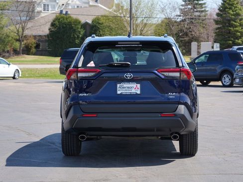 Used 2019 Toyota RAV4 XLE w/ Convenience Package AWD/4WD image 4