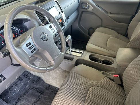 Used 2016 Nissan Frontier SV w/ SV Value Truck Package RWD image 9