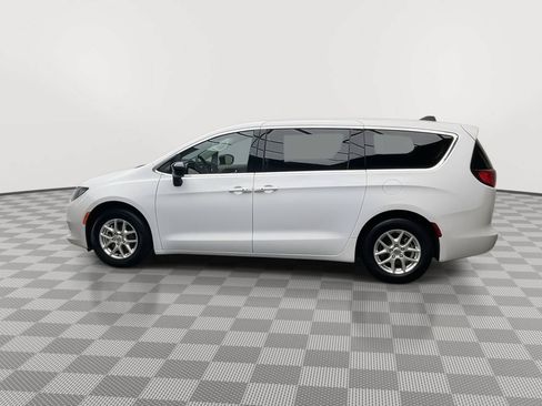 Used 2024 Chrysler Voyager LX FWD image 35