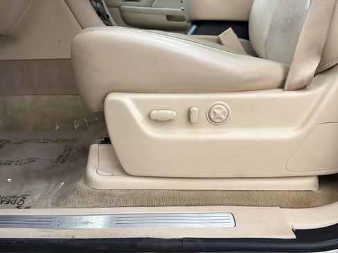 Used 2007 Cadillac Escalade AWD w/ Climate Package image 24