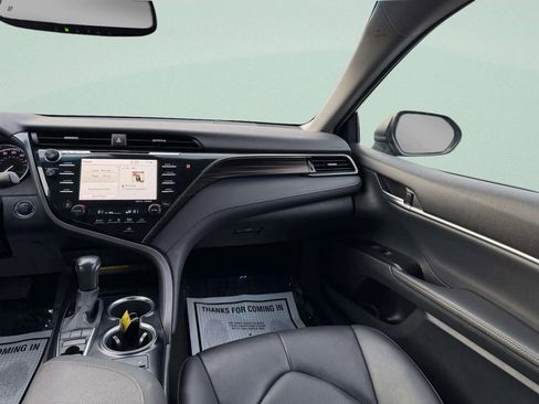 Used 2020 Toyota Camry XLE w/ Carpet Mat Package image 23