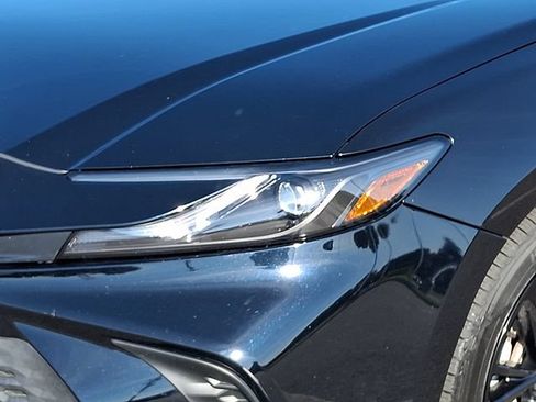Used 2025 Toyota Camry SE FWD image 9