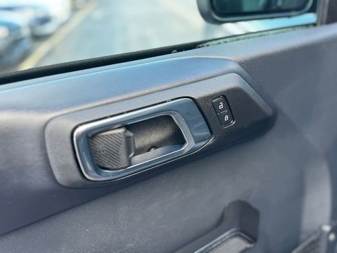 Used 2025 Ford Bronco Badlands image 17