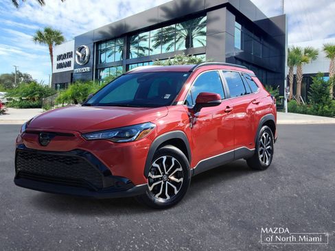 Used 2023 Toyota Corolla Cross SE image 1