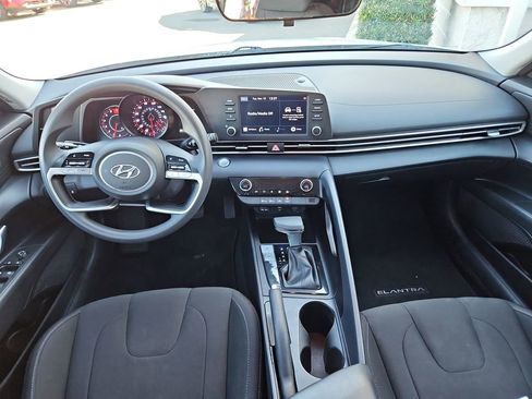 Used 2023 Hyundai Elantra SEL image 9