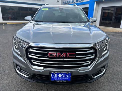 Used 2024 GMC Terrain SLT AWD/4WD image 17