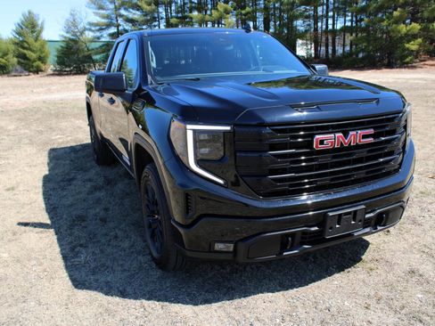 Used 2024 GMC Sierra 1500 Elevation image 3