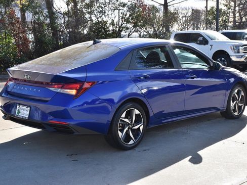 Used 2023 Hyundai Elantra SEL w/ Convenience Package image 7