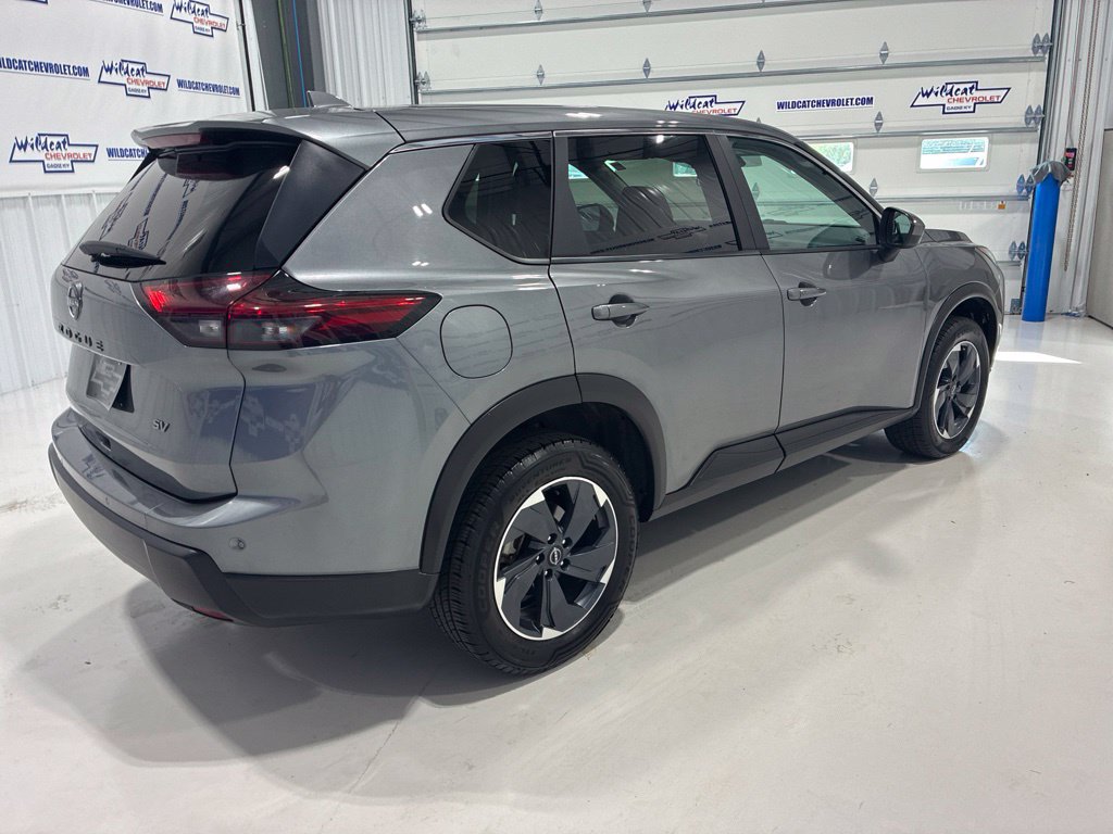 Used 2024 Nissan Rogue SV FWD image 6