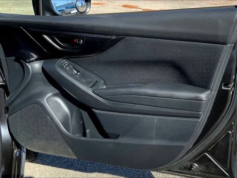 Used 2019 Subaru Crosstrek 2.0i w/ Eyesight System image 21