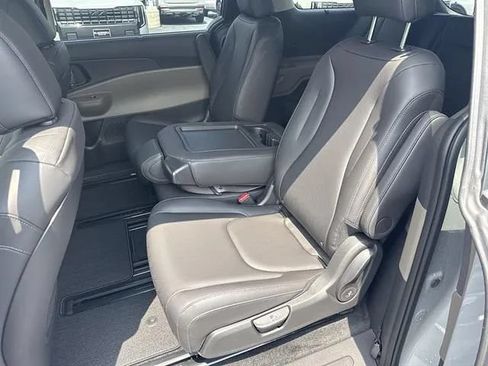 New 2026 Kia Carnival EX FWD image 13