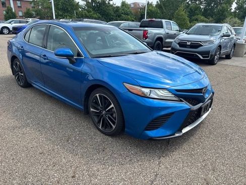 Used 2018 Toyota Camry XSE FWD image 2