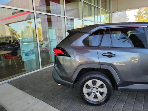 Used 2020 Toyota RAV4 LE image 6