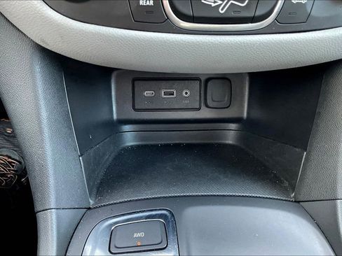 Used 2023 Chevrolet Equinox LT image 32