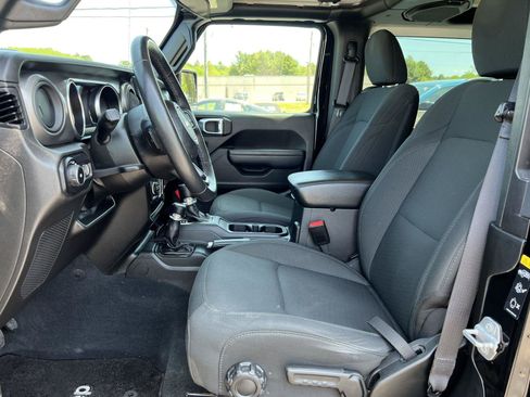 Used 2022 Jeep Wrangler Sport AWD/4WD image 3