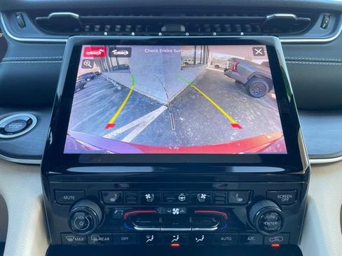 Used 2023 Jeep Grand Cherokee Limited w/ Luxury Tech Group II image 22