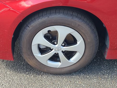 Used 2015 Toyota Prius Four image 11