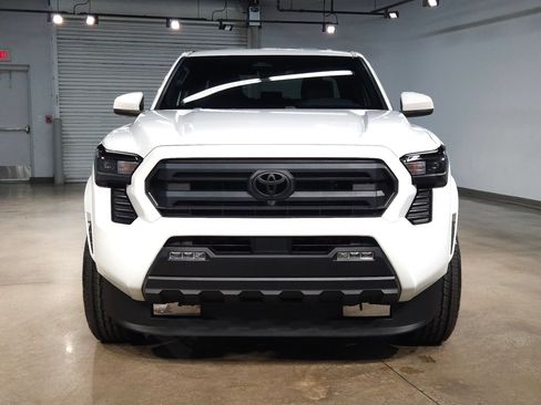 Certified 2025 Toyota Tacoma SR5 AWD/4WD image 2
