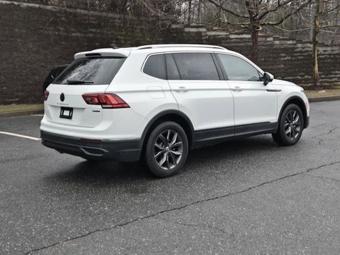 Certified 2024 Volkswagen Tiguan SE image 11