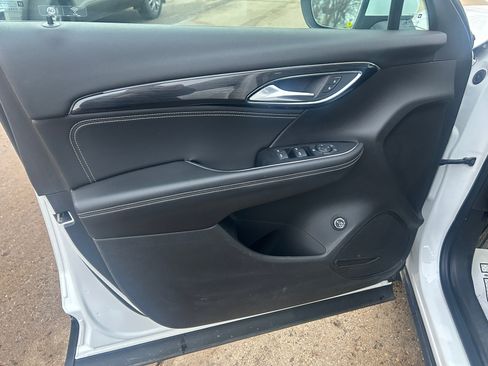 Used 2022 Buick Envision Preferred image 13