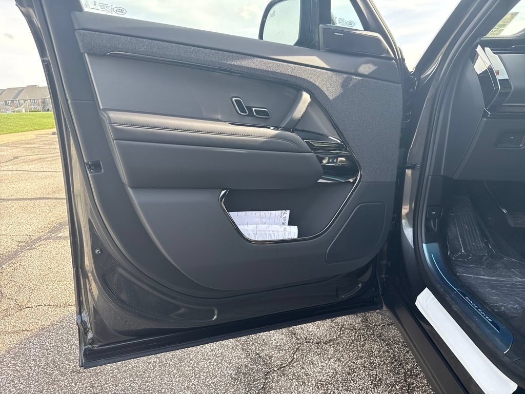 New 2026 Land Rover Range Rover Sport SE AWD/4WD image 10