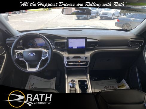 Used 2023 Ford Explorer XLT w/ Equipment Group 202A AWD/4WD image 17