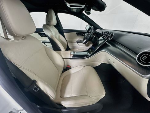 Used 2025 Mercedes-Benz C 300 4MATIC Sedan image 31