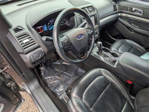 Used 2019 Ford Explorer XLT w/ Equipment Group 202A image 9