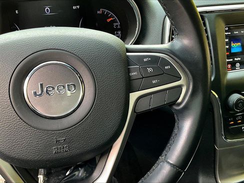 Used 2021 Jeep Grand Cherokee Laredo AWD/4WD image 28