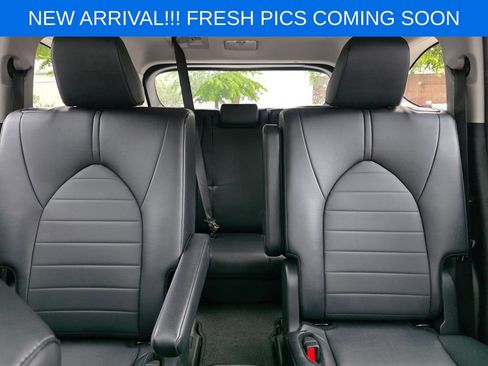 Used 2025 Toyota Highlander XLE AWD/4WD image 13
