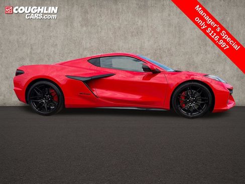 Used 2023 Chevrolet Corvette Z06 w/ Stealth Interior Trim Package RWD image 9
