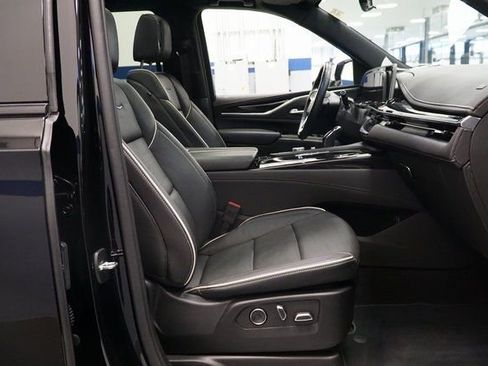 Used 2024 Cadillac Escalade Sport w/ LPO, ONYX Package image 17