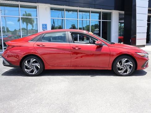 Used 2025 Hyundai Elantra Limited FWD image 8