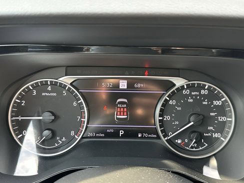 Used 2024 Nissan Pathfinder SL w/ Lighting Package (N92) image 19