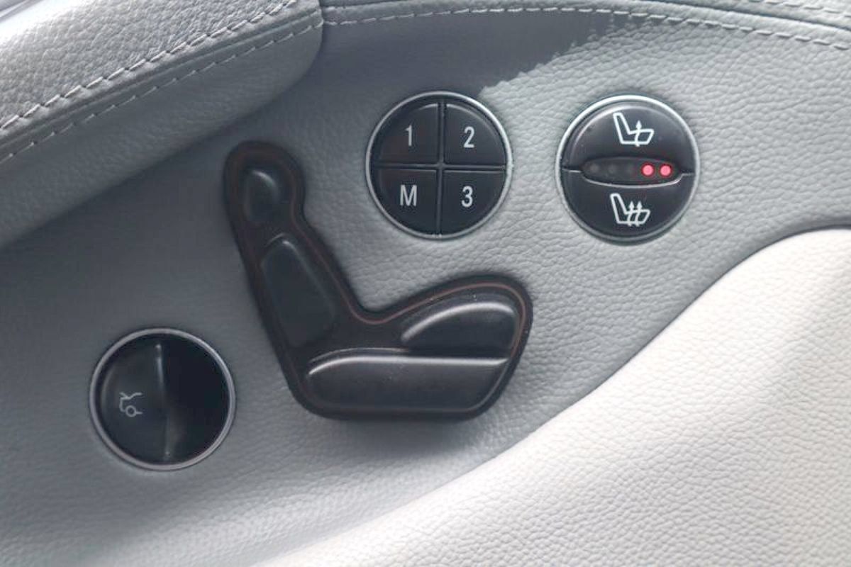 Used 2004 Mercedes-Benz SL 500 image 26