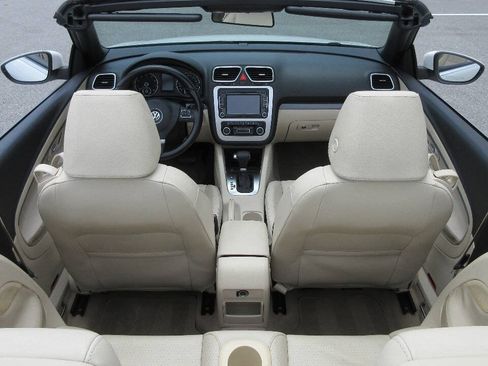 Used 2011 Volkswagen Eos Komfort FWD image 21