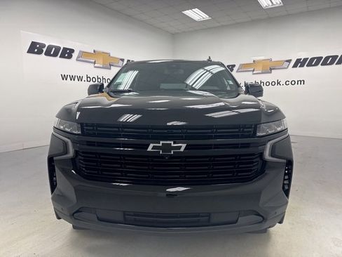 Used 2024 Chevrolet Suburban RST w/ Luxury Package image 2