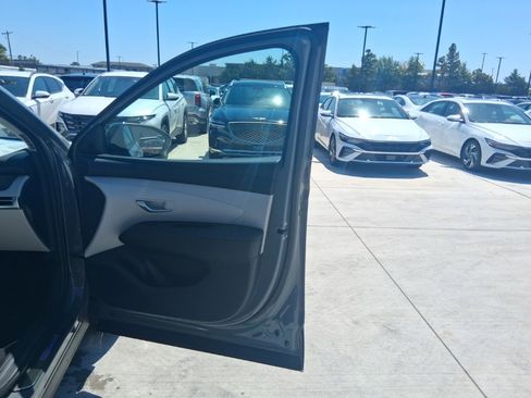 New 2025 Hyundai Tucson SEL image 9