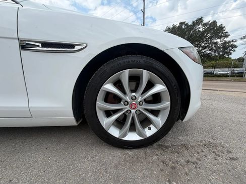 Used 2017 Jaguar XF Premium AWD/4WD image 37