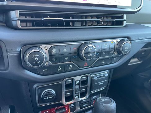 New 2025 Jeep Gladiator Mojave w/ Convenience Group image 25