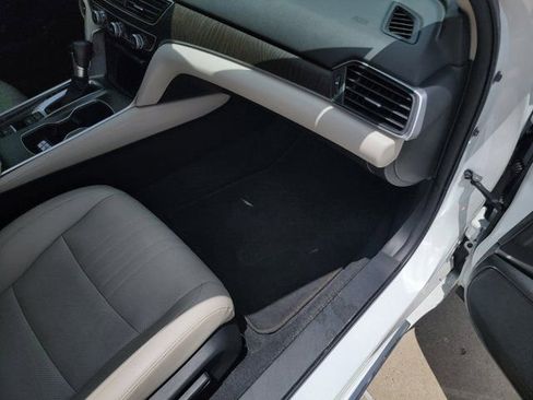 Used 2022 Honda Accord EX-L image 9