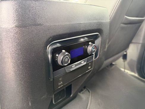 Used 2025 Chevrolet Suburban Z71 image 34