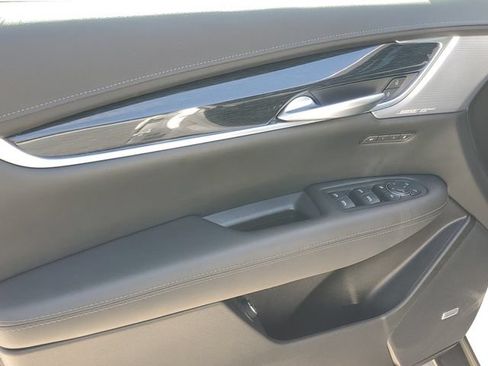 Certified 2024 Cadillac XT5 Premium Luxury w/ Technology Package FWD image 21