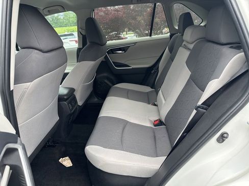 Used 2022 Toyota RAV4 XLE AWD/4WD image 6