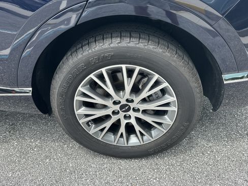 Certified 2025 Genesis GV80 2.5T Standard AWD/4WD image 11