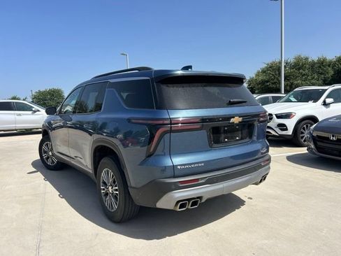 Used 2025 Chevrolet Traverse LT w/ Driver Confidence Package FWD image 4